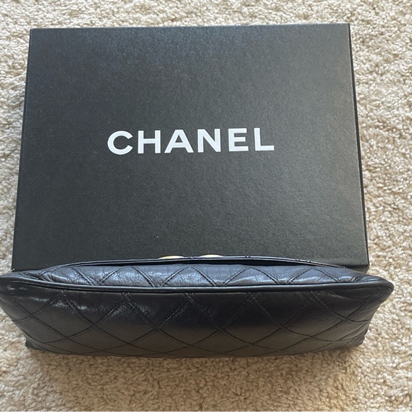 RARE VINTAGE 1988 CHANEL BLACK LEATHER CLUTCH BAG W/ 24K GOLD PLATED HARDWARE!! - Picture 8 of 9